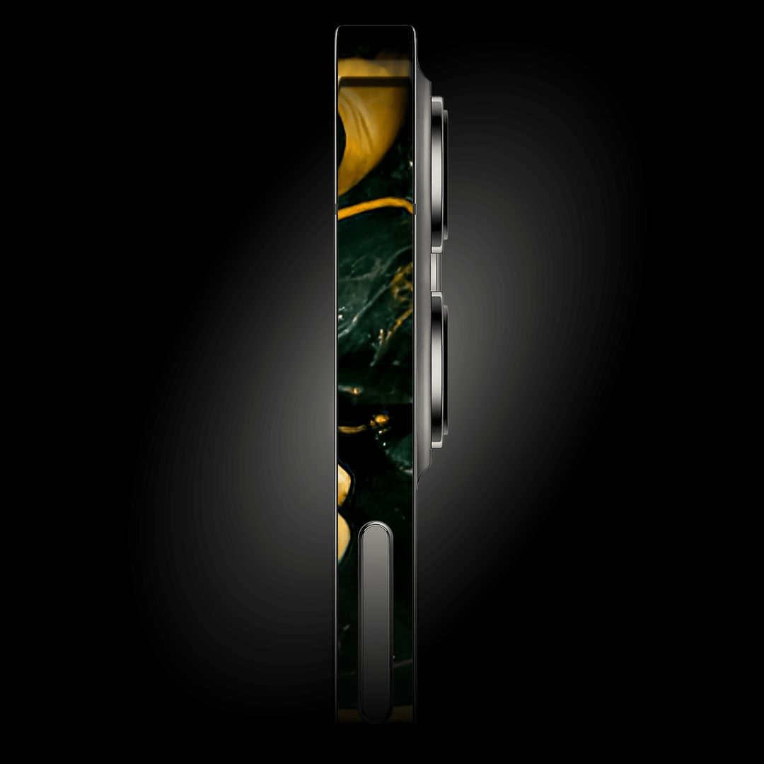 iPhone 15 Plus SIGNATURE AGATE GEODE Royal Green-Gold Skin